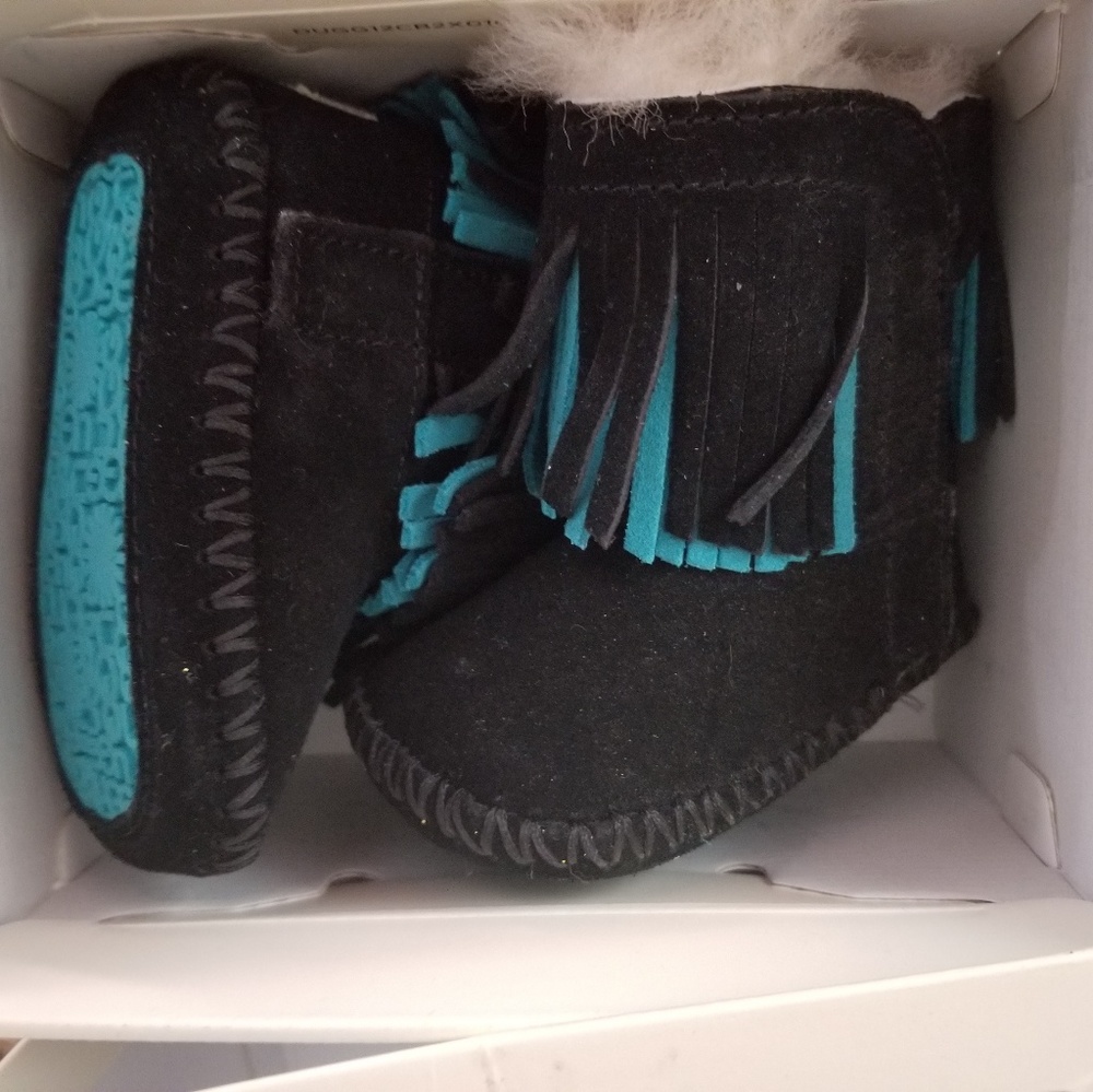 Instant girl's uggs